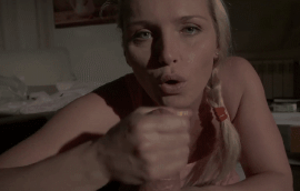 Сестра проиграла брату в карты и пришлось дрочить ему за долг