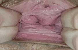 Позволила мужским пальчикам глубоко войти в себя. Вид крупным планом