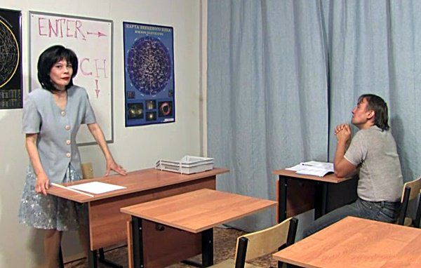 Строгая училка решила поставить хулигана на место! Пусть лучше отлижет чем херней мается